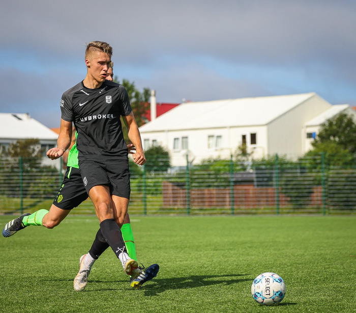 Patryk Hryniewicki í leik með KV.