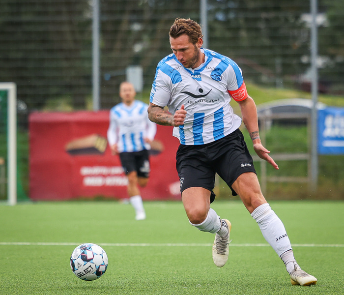 Fyrirliðinn Gary Martin