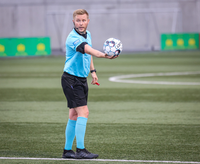 Sveinn Arnarsson var fjórði dómari í leiknum.