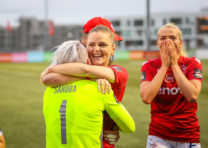 Mist gerir nýjan samning.