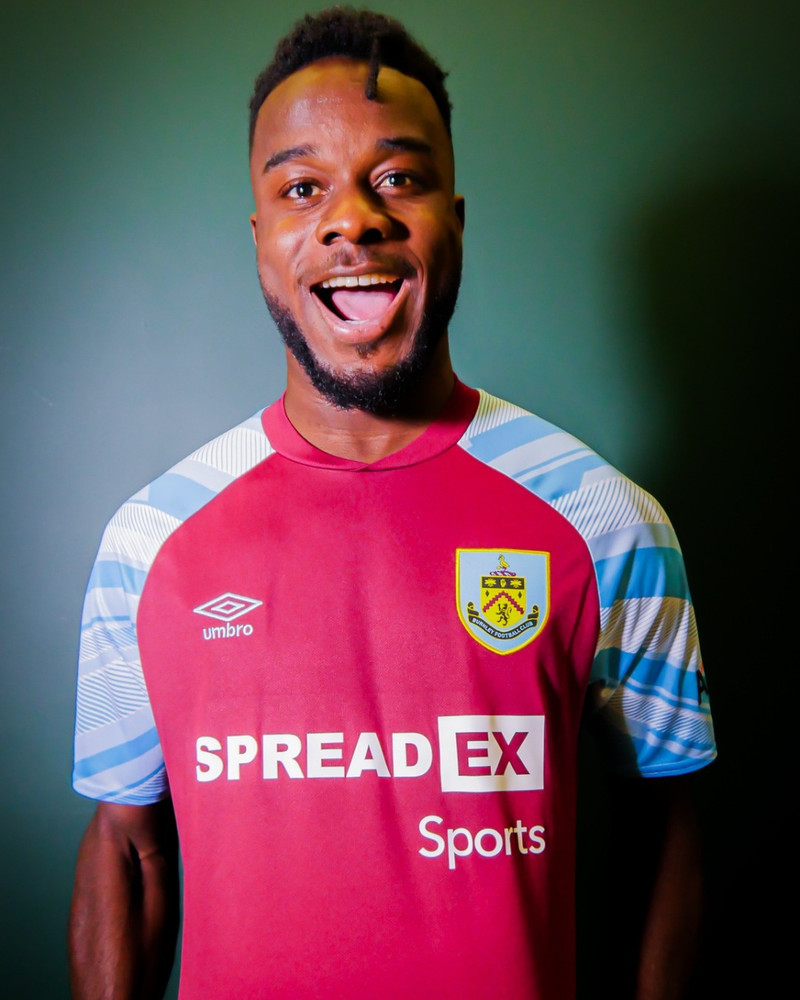 Maxwel Cornet er í fyrsta sinn í byrjunarliði Burnley í deildinni
