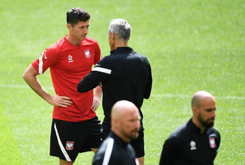 Lewandowski með úkraínskt fyrirliðaband á HM
