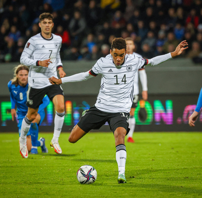 Musiala segir að það hafi verið afskaplega erfið ákvörðun að velja milli Englands og Þýskalands. Hann telur sig hafa valið rétt.