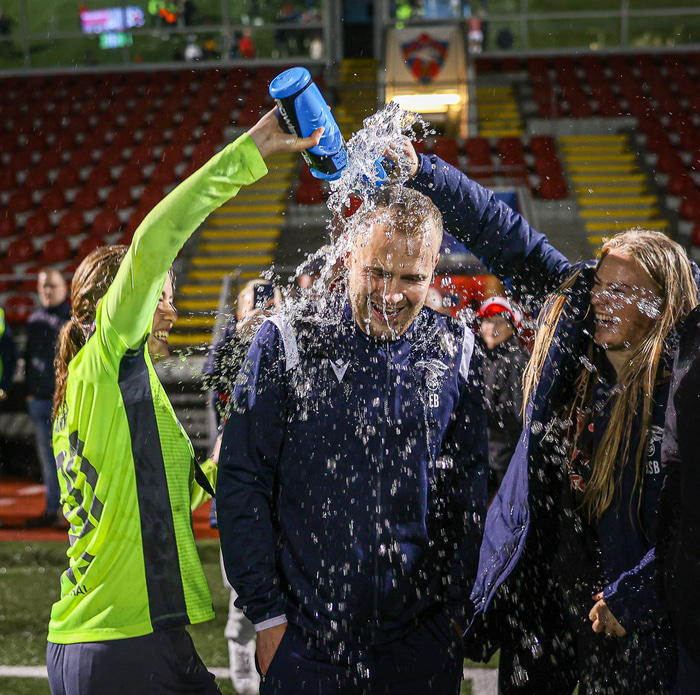 Eiður Ben eftir að Valur varð Íslandsmeistari í fyrra.