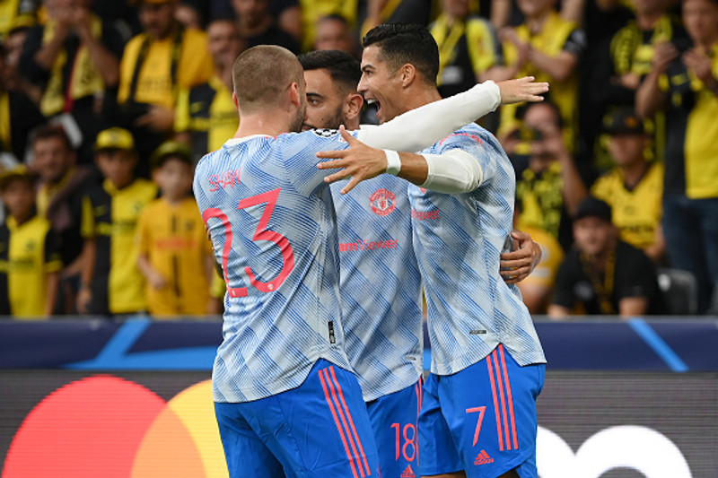 Ef leikurinn verður færður mun United missa af milljónum punda í áhorfendatekjum.