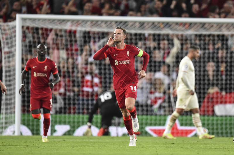 Henderson fagnar marki sínu.