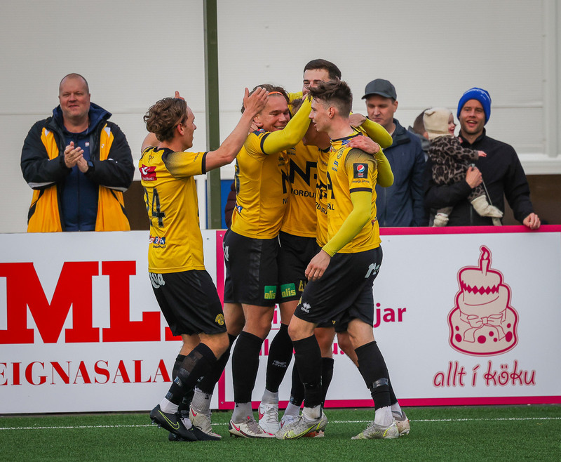Fagnað í bikarnum