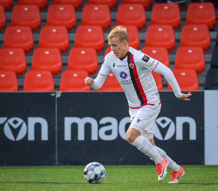 Getur líka spilað í markinu ef þörf er á því.