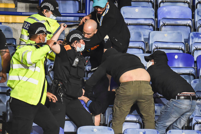 Lögreglan reyndi eftir bestu getu að hafa hemil á stuðningsmönnum Napoli