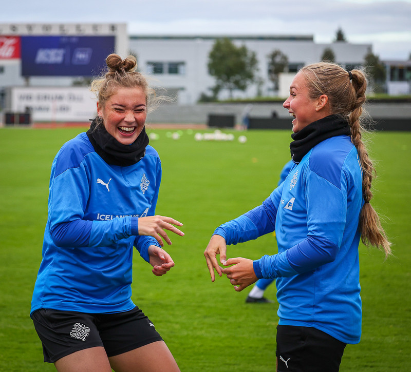 Myndaveisla: Steinn, skæri, blað á æfingu Íslands í morgun