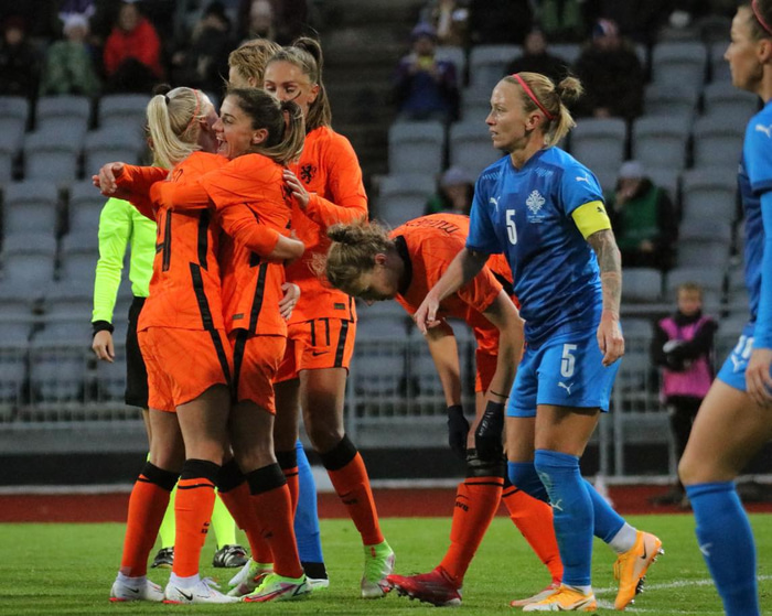 Holland er með 1-0 forystu.