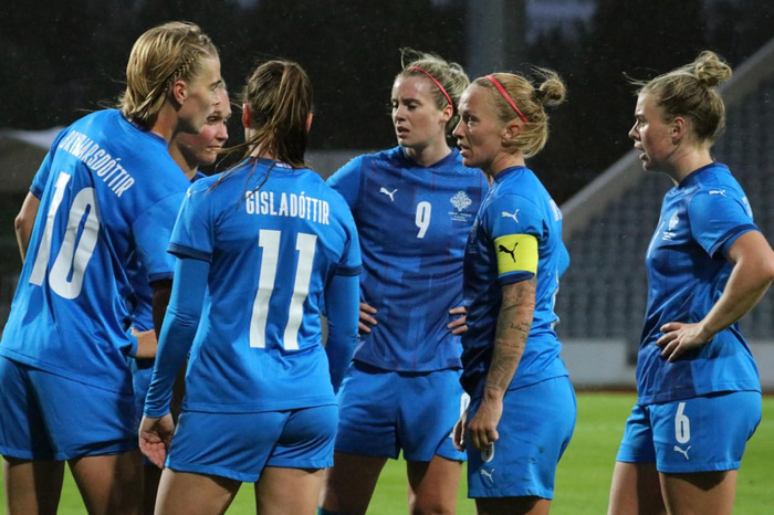 Ísland byrjar á tapi.