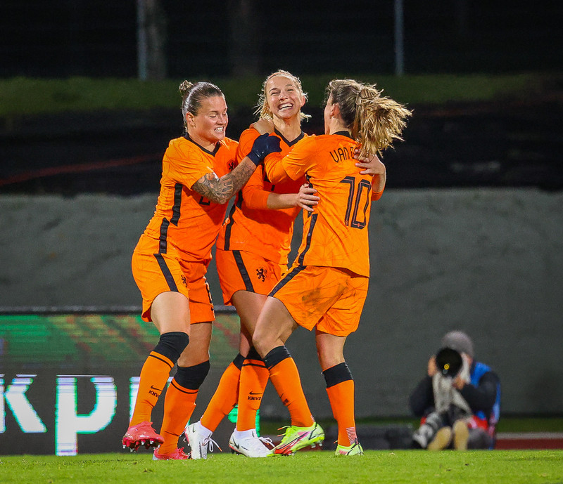 Myndaveisla 1: Holland vann Ísland á Laugardalsvelli
