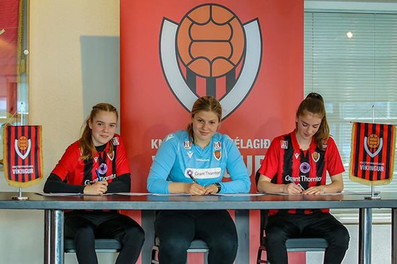 Sigdís, Sigurborg Katla og Bergdís spiluðu allar með U16 ára liðinu í liðnu verkefni. Þær skrifuðu undir samning við Víking í vetur.
