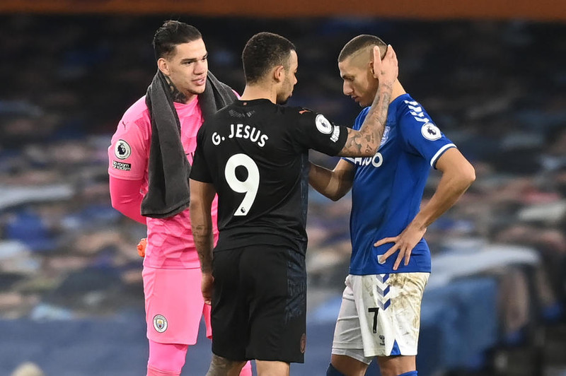 Ederson og Gabriel Jesus sleppa við sóttkví