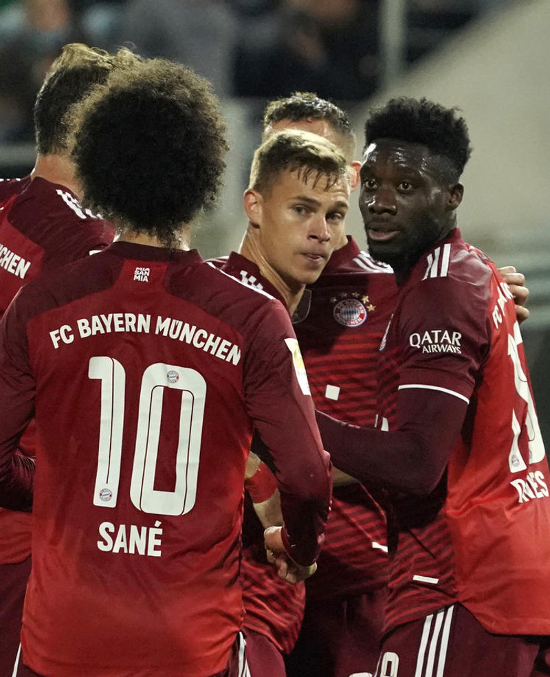 Leikmenn Bayern fagna í kvöld