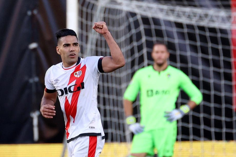 Falcao kom inn af bekknum.