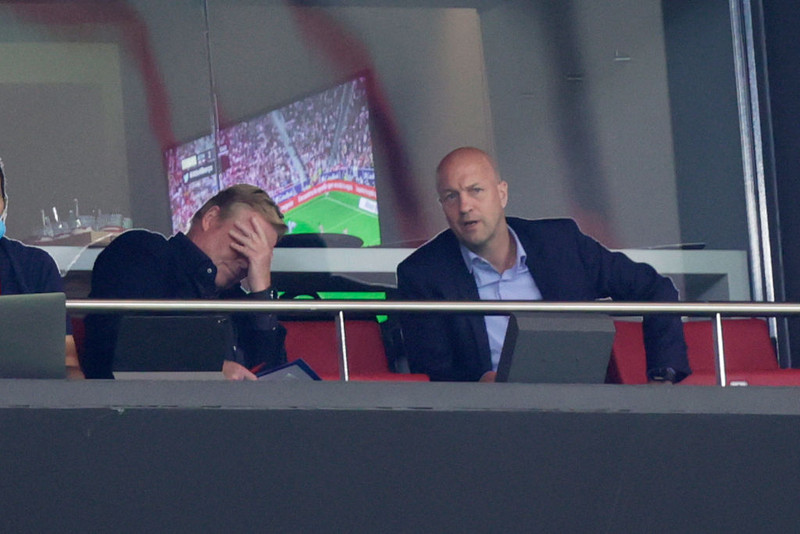 Koeman gómaður við að borða sitt eigið hor