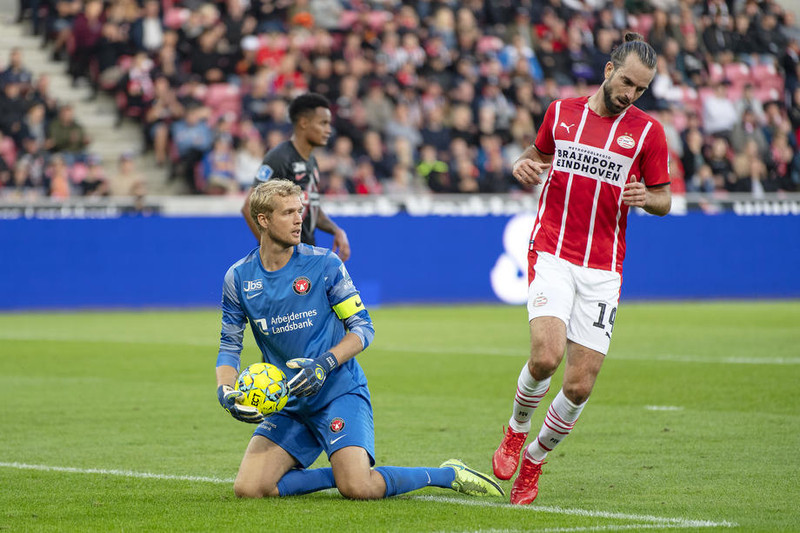 Jonas Lössl.