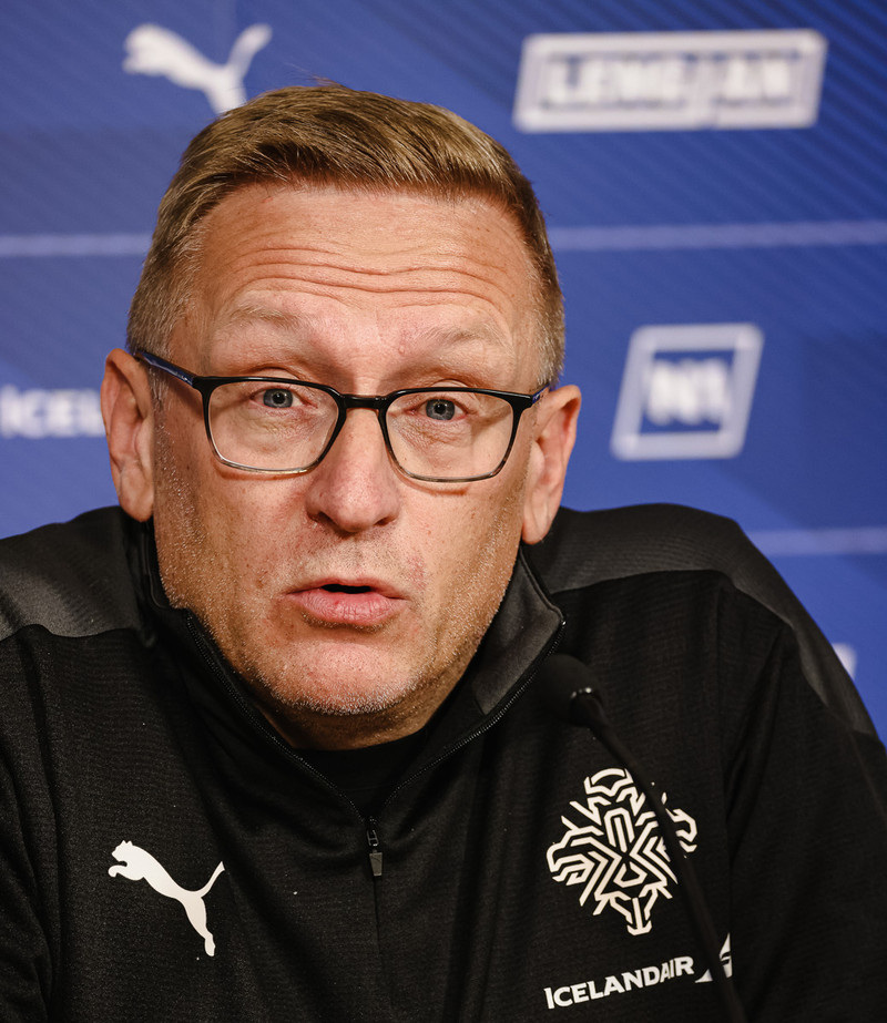 Steini hefur ákveðið að hlusta á fréttaritara þegar kemur að veðrinu. Það getur ekki klikkað.