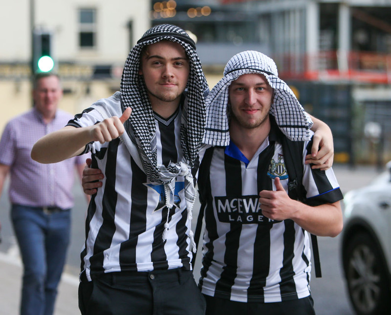 Stuðningsmenn Newcastle fögnuðu yfirtöku Bin Salman en það gæti þó tekið lengri tíma að byggja upp liðið ef það fer ekki að safna stigum bráðlega