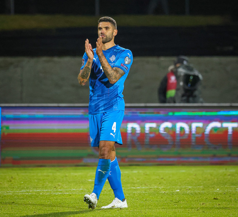 Victor í toppbaráttu með Schalke - Elías Már tapaði