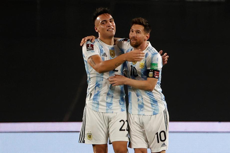 Lautaro Martínez og Lionel Messi.