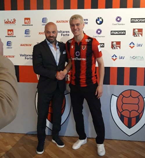 Birnir snær Ingason fer úr þverröndóttu hjá HK yfir í röndótt í Víkinni.