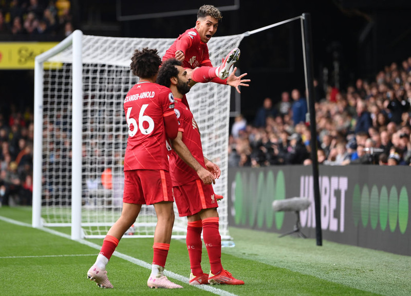 Mo Salah fagnar marki sínu ásamt Roberto Firmino og Trent Alexander-Arnold