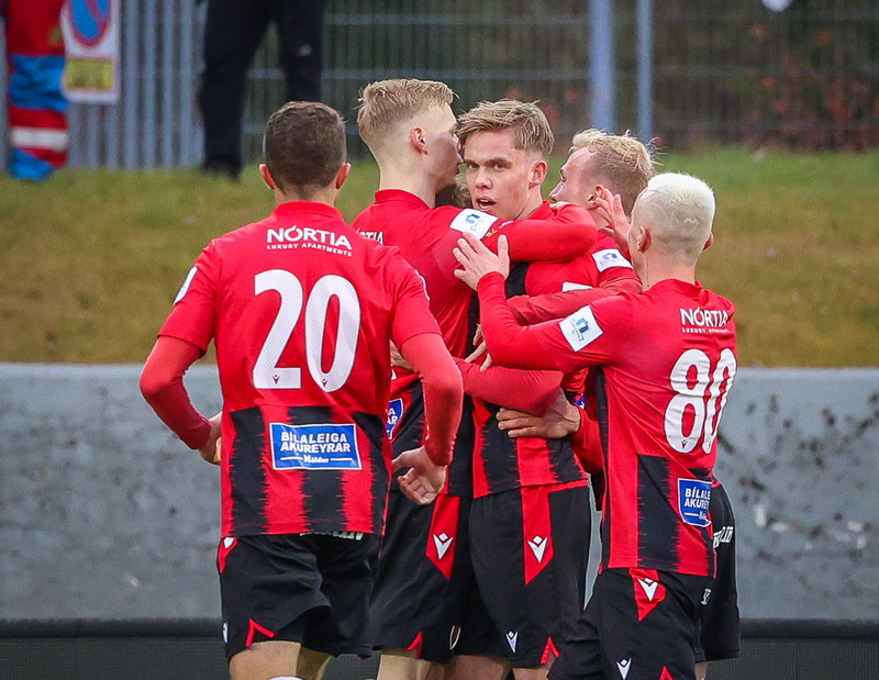 Víkingar fagna marki Erlings Agnarssonar