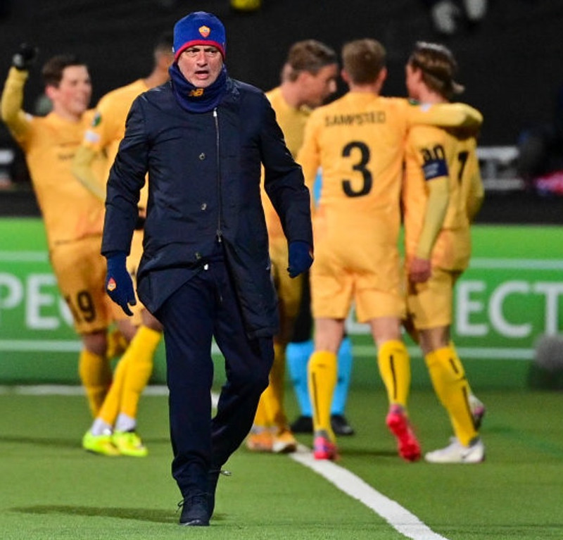 Mourinho fékk rautt spjald.