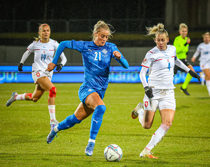 Svava fær ekkert að spila með Bordeaux í Frakklandi og er að skoða sína möguleika.