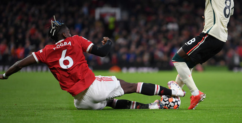 Paul Pogba var rekinn af velli fyrir þessa tæklingu