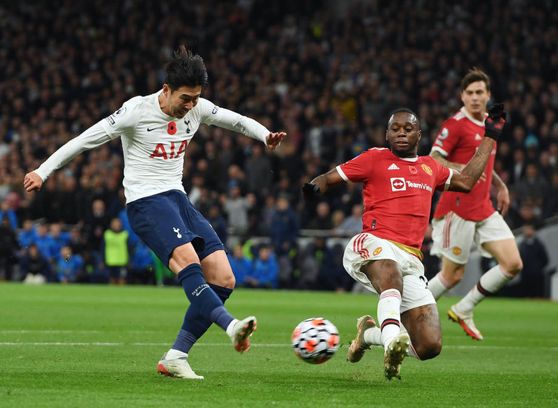 England í dag - Stórleikur þegar Tottenham heimsækir Old Trafford