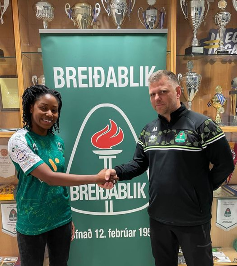 Natasha Moraa Anasi og Ásmundur Arnarsson, þjálfari Blika.