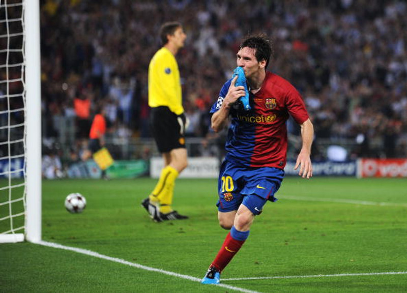 Messi fagnar marki sínu gegn Manchester United.