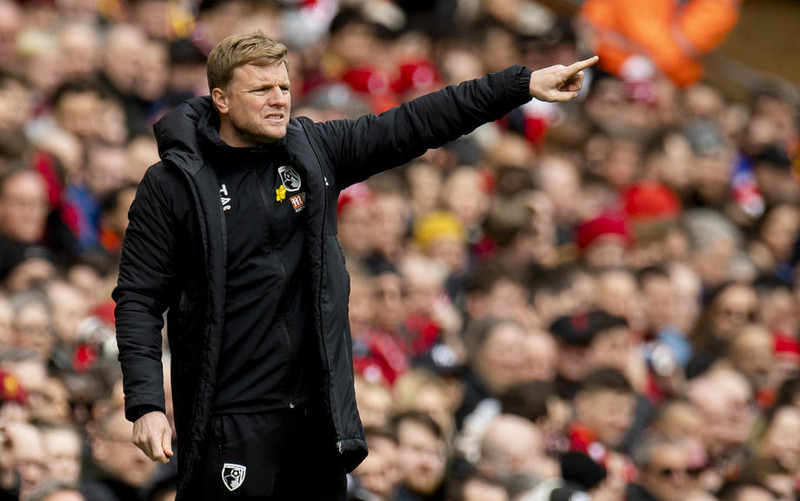 Eddie Howe laus við veiruna og stýrir Newcastle á morgun