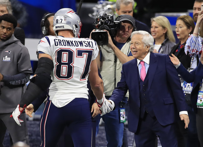 Robert Kraft sáttur með Rob Gronkowski.