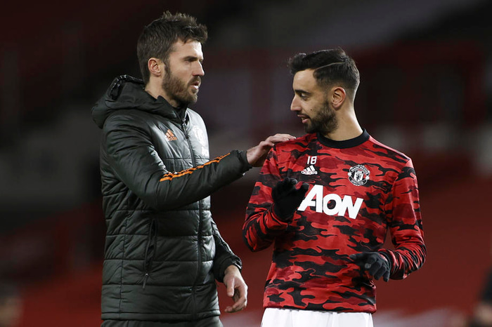 Michael Carrick og Bruno Fernandes.
