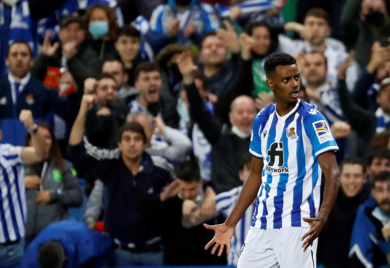 Alexander Isak er 22 ára.