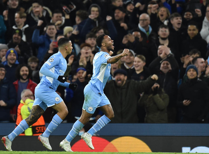 Sterling sjö mörkum á eftir Rooney