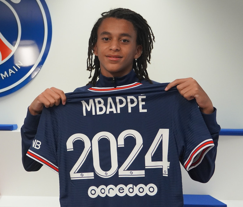 Ethan Mbappe skrifaði í sumar undir samning til 2024.