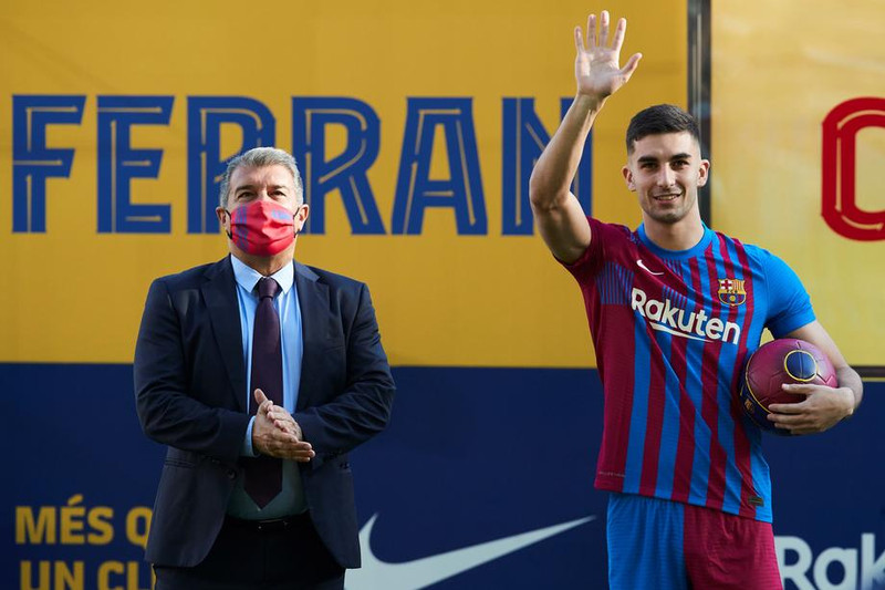Barcelona skuldar Manchester City 50 milljónir