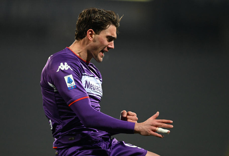 Dusan Vlahovic fagnar marki.