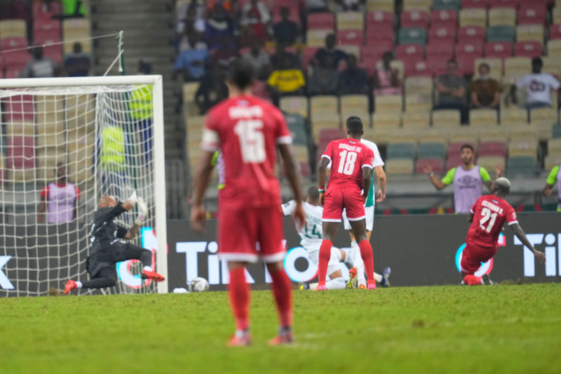 Afríkukeppnin: Kómoreyjar sendu Gana heim - Gabon og Marokkó áfram