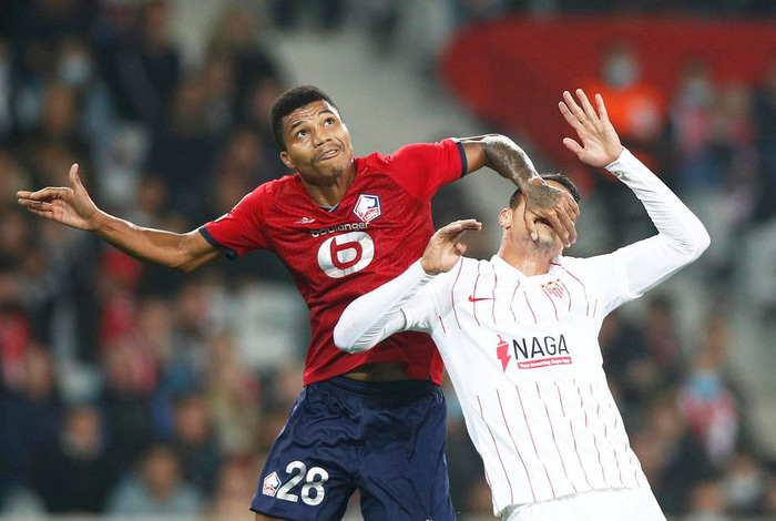 Bakvörðurinn Reinildo hér í leik með Lille. Hann kemur inn með reynslu í lið Sunderland.