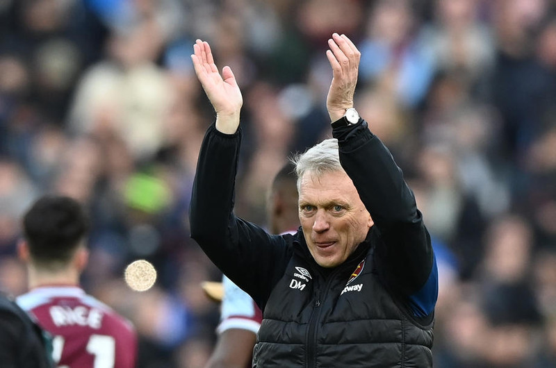 Moyes bjargar starfinu.