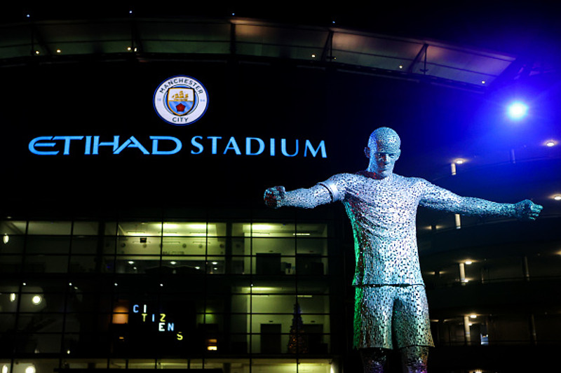 Kompany styttan fyrir utan Etihad.