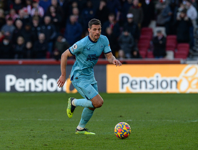 <b>Varnarmaður: Fabian Schar (Newcastle)</b> - Skoraði stórglæsilegt mark þegar Newcastle vann Nottingham Forest.