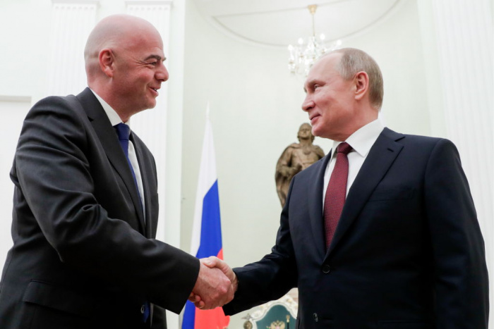 Gianni Infantino (vinstri) og Vladimir Putin forseti Rússlands (hægri)